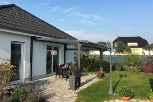 Terrassendach Panorama Smart mit Senkrechtmarkise  in Strehla