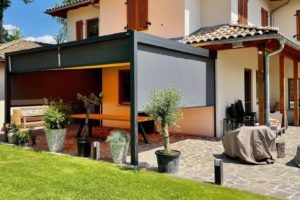 Mediteranes Feeling für Ihre Terrasse: mit der Pergolaanalage Nova Hüppe Q.Bus 