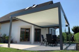 Renson Algarve mit Glas-Schiebelementen