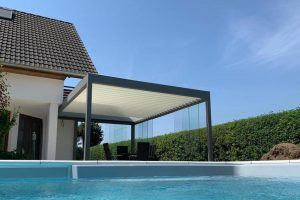 Lamellendach Renson Algarve  mit Glas-Schiebelementen