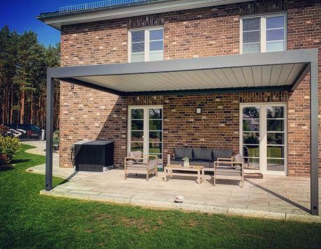 Renson Algarve Fassadenmontage am Haus, Leipzig