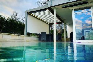 Lamellendach Renson Algarve mit Heizstrahler und Senkrechtmarkise, Dresden