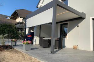 Renson Lamellendach mit integrierter Senkrechtmarkise