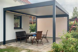 Renson Lamellendach Algarve mit Senkrechtmarkise Fixscreen