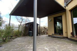 Pergolamarkise Fame21 an Sonderkonstruktion