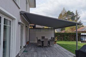 Pergolamarkise Fame21 mit seitlichem Fixscreen