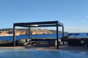 Lamellendach mit Cabrio Funktion.