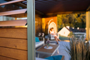 Schatteria Luxe mit beweglichen Loggiaelementen